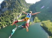 爱游戏官网-乔治化身关键先生，太阳灼热生死战力克热火