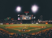 爱游戏APP-乔治惊艳四座，F1年度争冠之夜的唯一性传奇