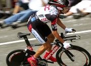 爱游戏体育-赛道与球场，哈登的街道狂飙与凯尔特人的逆转之夜