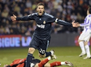 爱游戏官方-戈贝尔东决接管比赛，快船强行终结猛龙，双重奏响的防守狂想曲