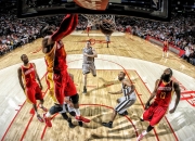 爱游戏官网-东契奇孤星难救主，尼克斯团队篮球正面击溃独行侠