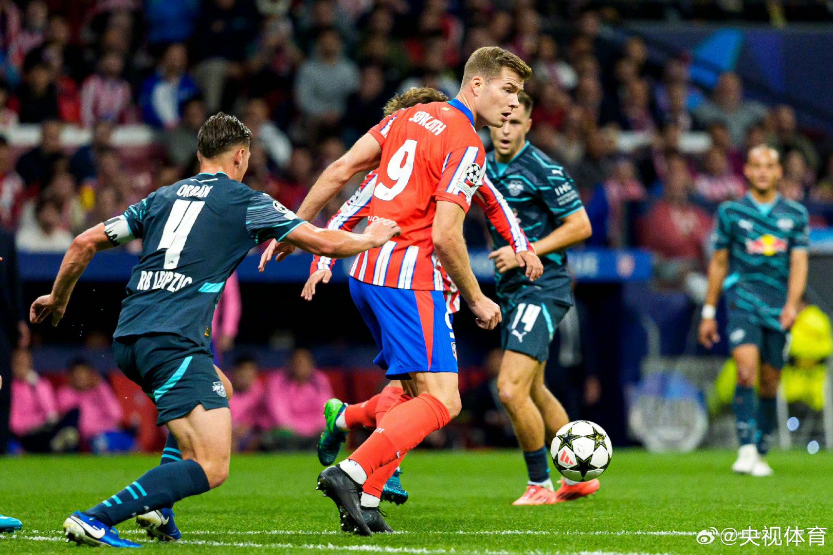 乌拉圭鏖战莱比锡红牛，本泽马高光表现