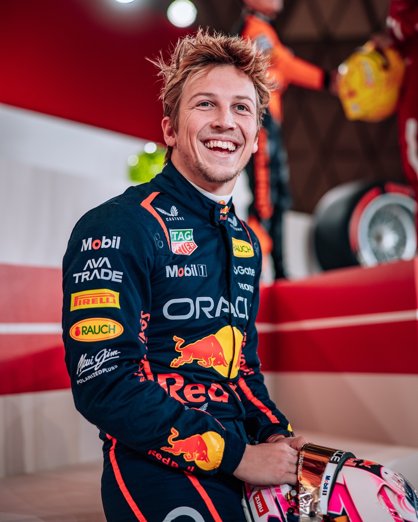 红牛二队逆转雷诺车队，塞恩斯点燃赛场