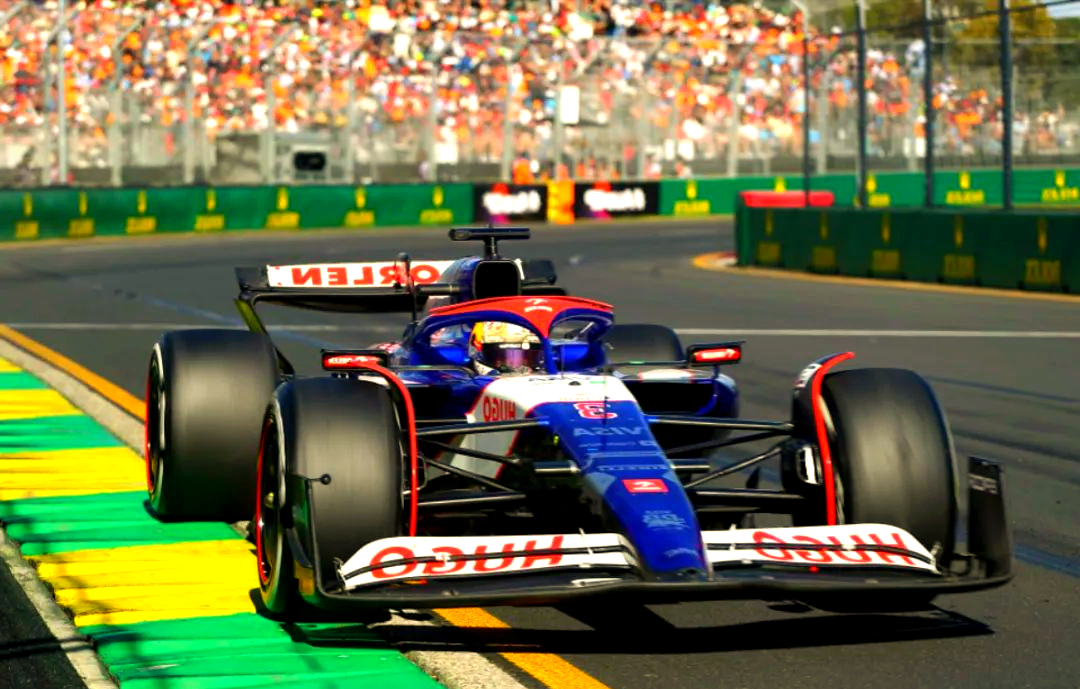 红牛二队鏖战红牛车队，塞恩斯带队取胜