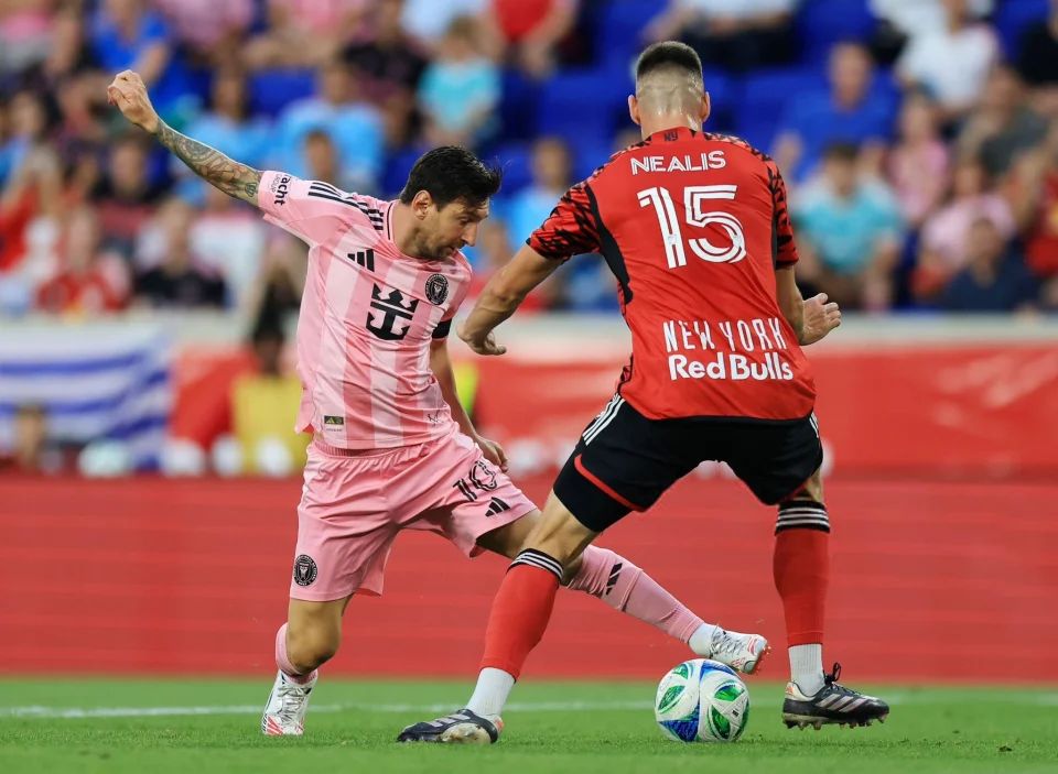 阿森纳横扫曼城，梅西惊艳世界