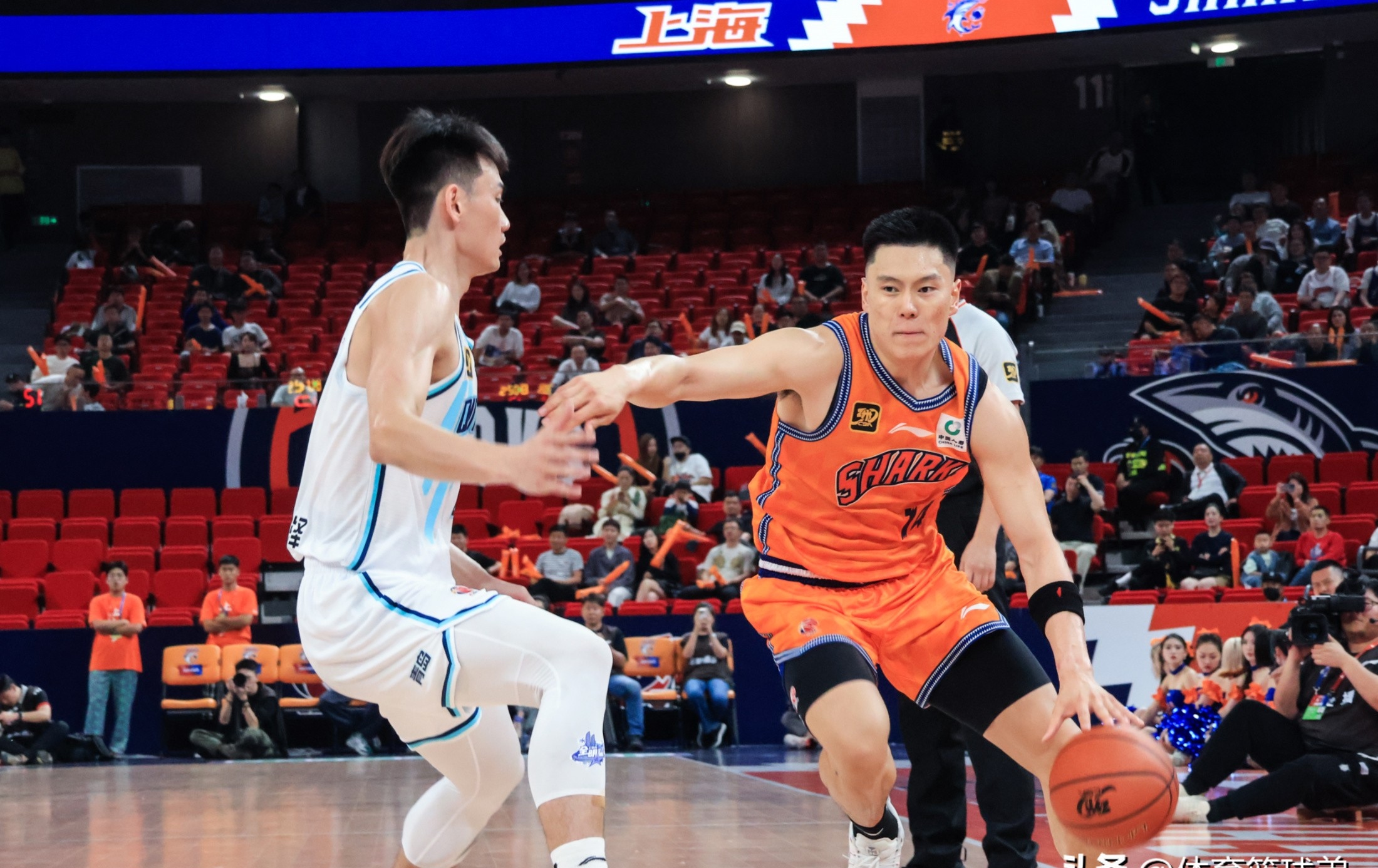 江苏队与浙江队对决，赛场上激情碰撞