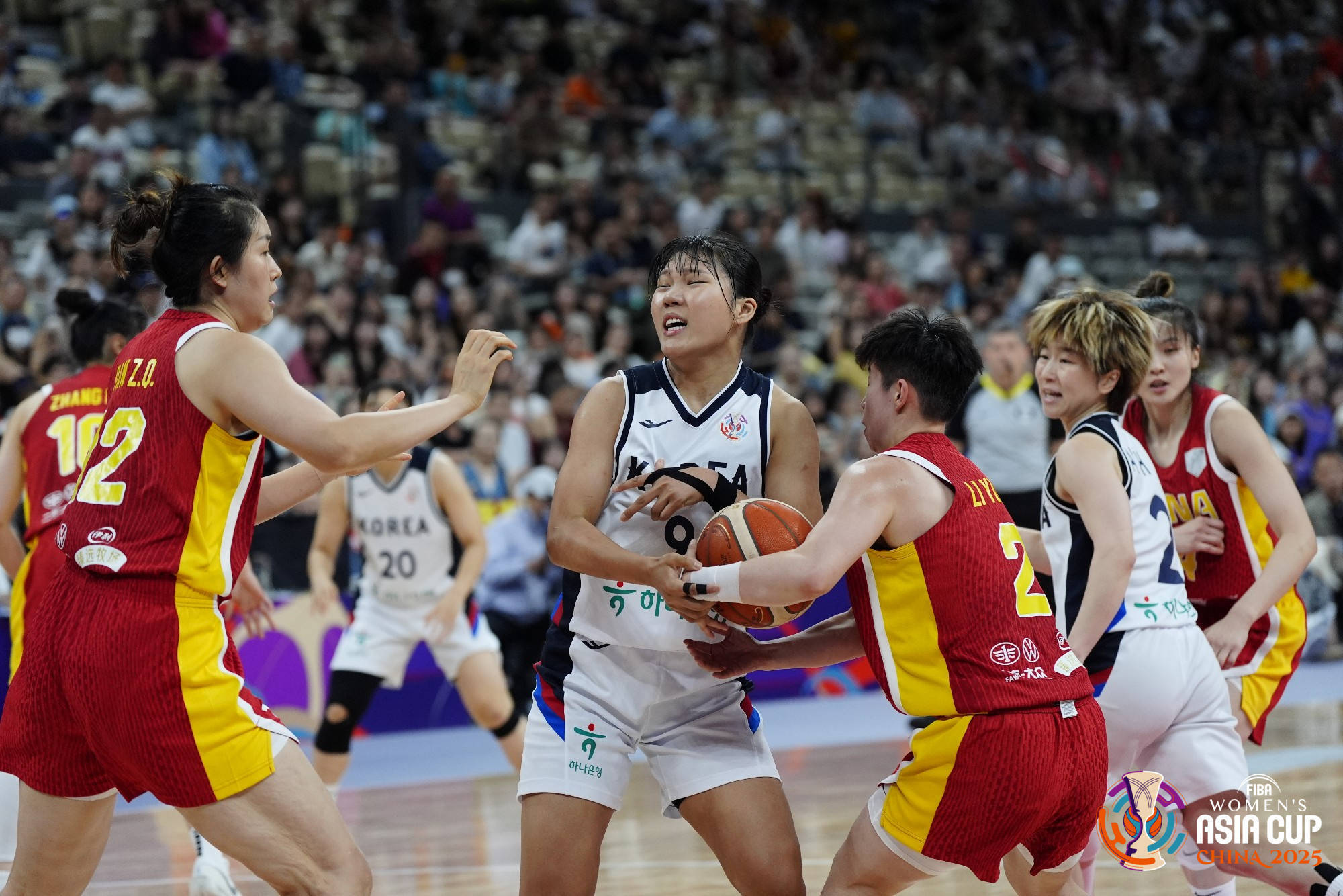 力挫对手，球队夺得胜利晋级半决赛