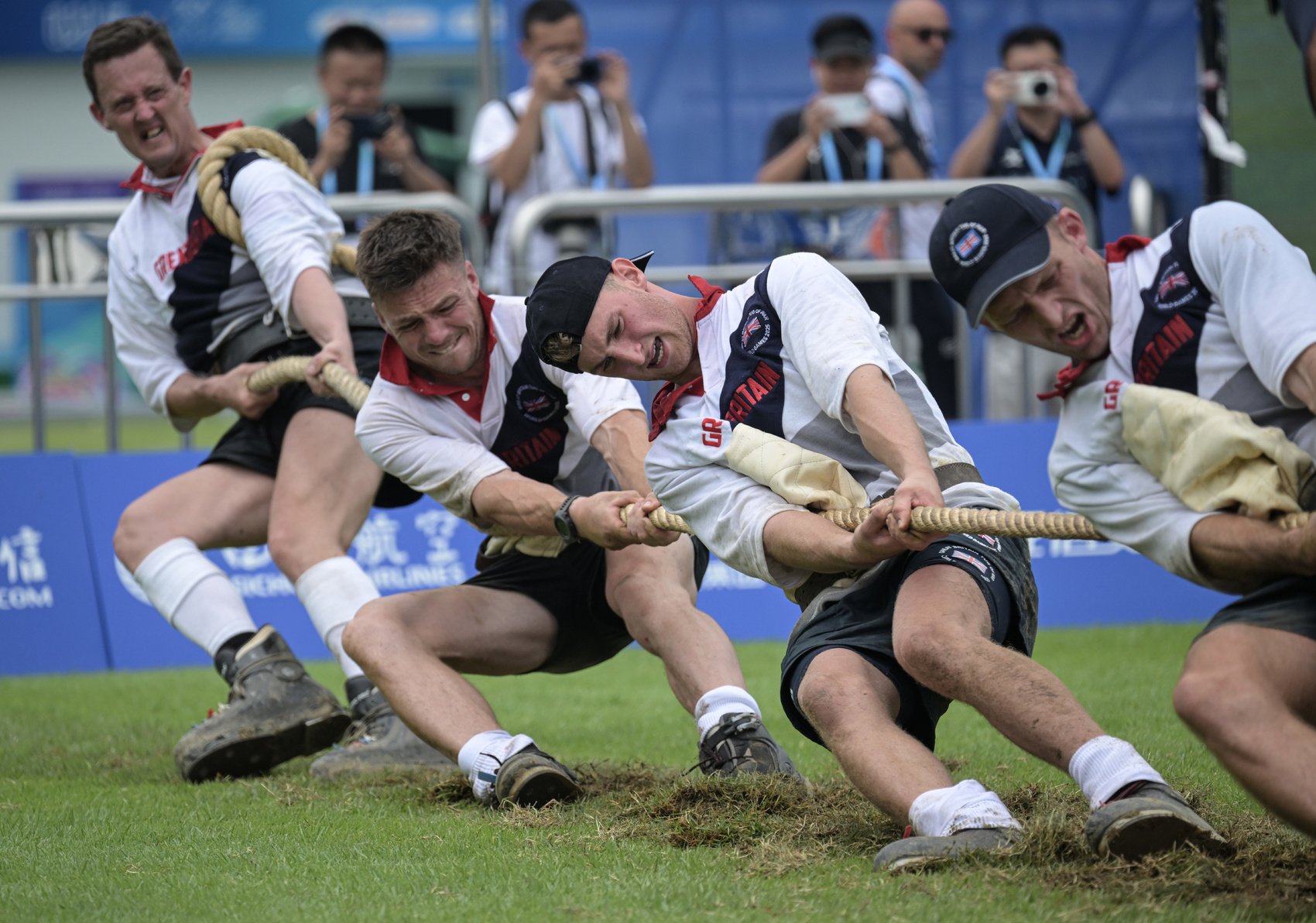 精彩绝伦的比赛中，一支球队力挽狂澜