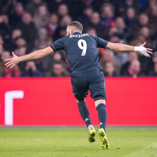 皇马客场击败阿贾克斯取得欧国联资格决赛资格